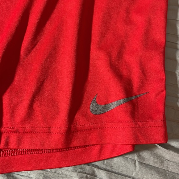Red Nike basketball 🏀 shorts M below the knee - Picture 2 of 4